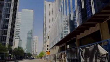 Arabanın içinden görüntüyü al. ABD, N Lamar Bulvarı, Austin, TX 78704. 03-10-2024