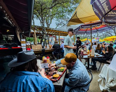 Terry Blacks Barbekü Restoranı 'nda. ABD, Austin, 900 Barton Springs Rd, Austin, TX 78704. 03-16-2024