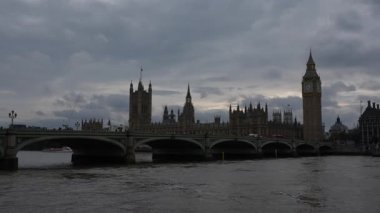 Londra, Birleşik Krallık. Big Ben 'in parlamento binaları ve Westminster Köprüsü, Londra, İngiltere. 09/02/2024