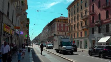 Güzel Avrupa şehirleri. Pist Buenos Aires Caddesi, Milan, İtalya. 09-10-2024