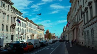 Güzel bir günde Avrupa 'nın güzel şehir manzarası. Corso Venezia Caddesi, Milan Şehri, Lombardy, İtalya. 09-10-2024