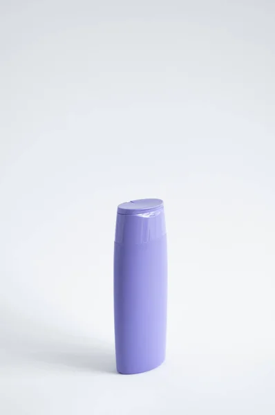 Violet Plastic Bottle Body Care Beauty Products Studio Photography Plastic —  Fotos de Stock