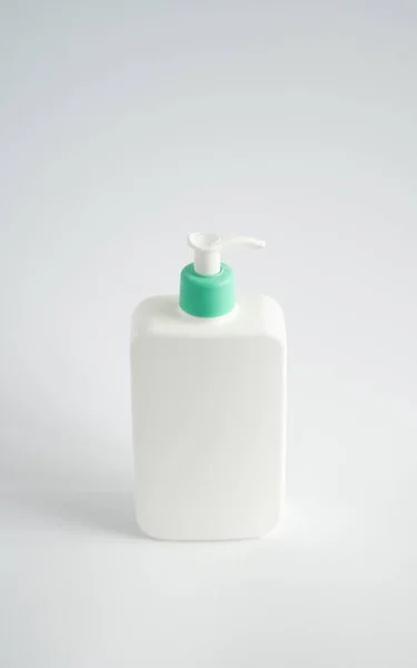 Grande Bouteille Plastique Blanc Avec Distributeur Pompe Comme Récipient Liquide — Photo