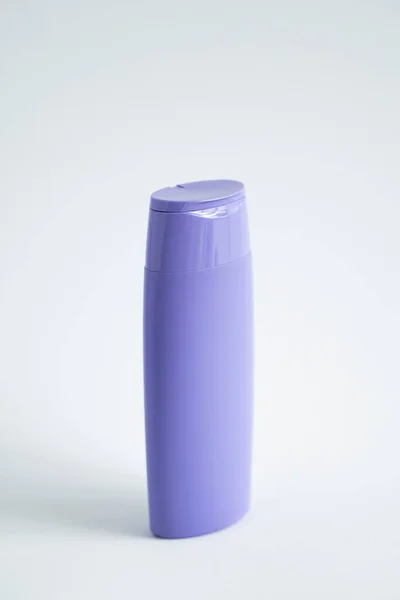Violet Plastic Bottle Body Care Beauty Products Studio Photography Plastic — Zdjęcie stockowe