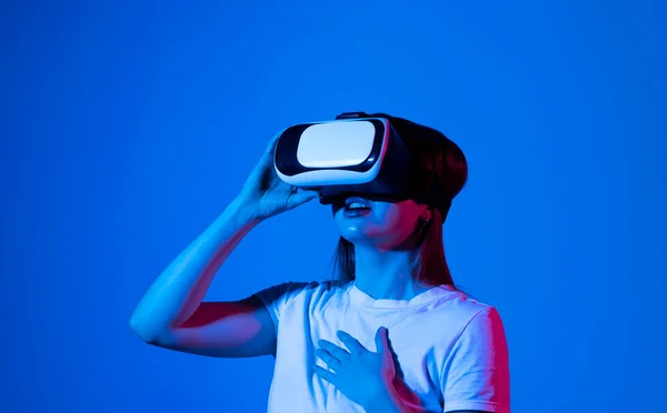 Woman Headset Looking Trying Touch Objects Virtual Reality Headset Excited — Foto de Stock