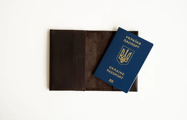 Український Біометричний Паспорт Шкіряному Паспорті Подорожі Європою Віз Столі Посилання — стокове фото