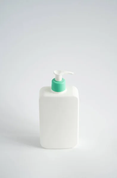 Biały Niemarkowy Szampon Dozujący Żel Butelka Mydła Wyizolowana Białym Tle — Zdjęcie stockowe