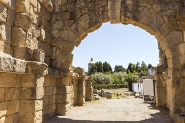 Tindari Arkeoloji Parkı 'nın (Roma Bazilikası) mimari manzaraları, Tindari, Messina Eyaleti, İtalya. Bölüm I).