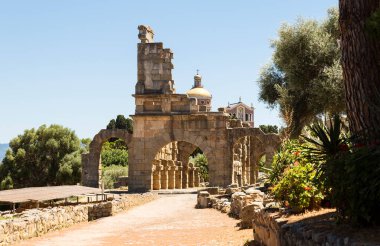 Tindari Arkeoloji Parkı 'nın (Roma Bazilikası) mimari manzaraları, Tindari, Messina Eyaleti, İtalya. Bölüm II).