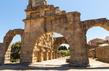 Tindari Arkeoloji Parkı 'nın (Roma Bazilikası) mimari manzaraları, Tindari, Messina Eyaleti, İtalya. Bölüm II).