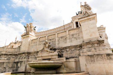 İtalya 'nın Lazio Bölgesi, Roma' daki Victor Emmanuel Ulusal Anıtı 'nın (Altare della Patria) mimari sahneleri.
