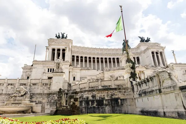 İtalya 'nın Lazio Bölgesi, Roma' daki Victor Emmanuel Ulusal Anıtı 'nın (Altare della Patria) mimari sahneleri.