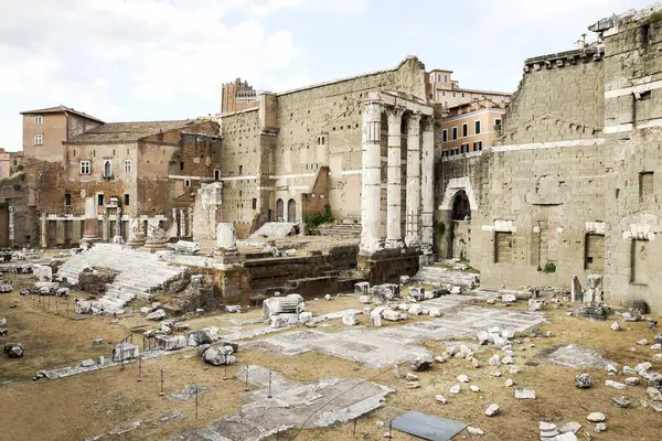 Πανοραμικά Αξιοθέατα Του Φόρουμ Του Nerva Foro Nerva Στη Ρώμη Εικόνα Αρχείου