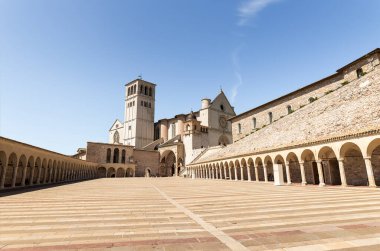 Umbria, Perugia Eyaleti, İtalya 'daki Aziz Francis Bazilikası' nın (Basilica di San Francesco dAssisi) dini mimarisi. Bölüm I).