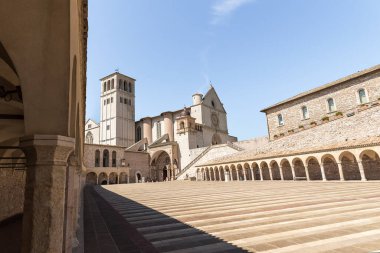 Umbria, Perugia Eyaleti, İtalya 'daki Aziz Francis Bazilikası' nın (Basilica di San Francesco dAssisi) dini mimarisi. Bölüm I).