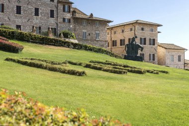 Umbria, Perugia Eyaleti, İtalya 'daki Aziz Francis Bazilikası' nın (Basilica di San Francesco dAssisi) dini mimarisi. Bölüm II).