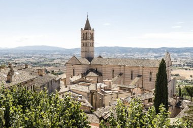 Saint Clare Bazilikası 'nın (Santa Chiara Bazilikası) mimari sahneleri, Assisi, Perugia Eyaleti, İtalya.