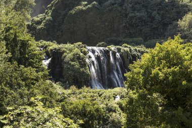 İtalya 'nın Terni Eyaleti, Umbria' daki Marmore Şelaleleri 'nin (Cascata delle Marmore) muhteşem Doğal Sahneleri. Bölüm I)