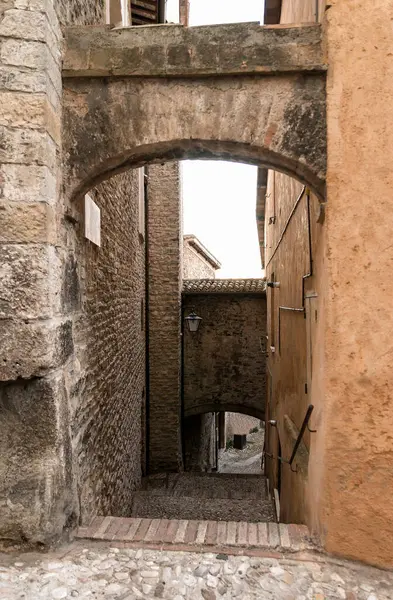 Spoleto Sokak Mimarisi, Perugia Eyaleti, Umbria, İtalya.