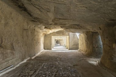 İtalya 'nın Sicilya kentindeki Sperlinga Kalesi' nin (Castello di Sperlinga) mimari görüşleri. Bölüm I)