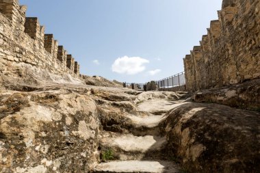 İtalya 'nın Sicilya kentindeki Sperlinga Kalesi' nin (Castello di Sperlinga) mimari görüşleri. Bölüm II)