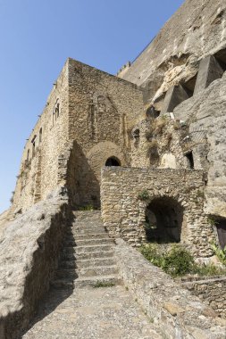 İtalya 'nın Sicilya kentindeki Sperlinga Kalesi' nin (Castello di Sperlinga) mimari görüşleri. Bölüm III)