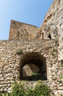 İtalya 'nın Sicilya kentindeki Sperlinga Kalesi' nin (Castello di Sperlinga) mimari görüşleri. Bölüm III)