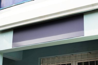 Boş siyah restoran ya da dükkan tabelası fotokopi alanı modeli, mağaza vitrininde açık tabela afişi iş logosu ve markalaşma şablonu.