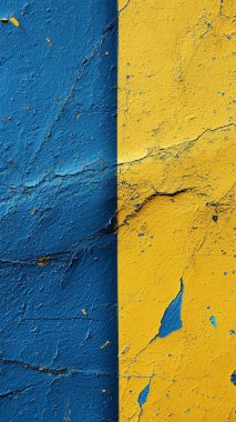 Üzerinde mavi-sarı çizikler olan eski bir duvar. Soyut desenli arka plan. Uzayı kopyala Yakın plan..