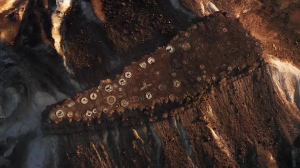 サレットマタカルの日没の石のシンボルを備えたミニテーブルマウンテン カタム山 — ストック動画
