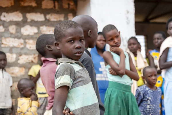 Tsavo Est, Kenya, Afrika, 19 Ağustos 2023. Yetimhanede bazı aktiviteler yapan çocuklar.