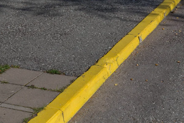 Fronteira Pedra Amarela Para Calçada Estrada Asfalto — Fotografia de Stock