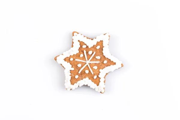 孤立在白色背景上的星状圣诞节姜饼曲奇饼 — 图库照片