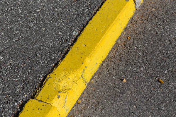 Yellow Curb Stone Border Sidewalk Asphalt Road — Stock Photo, Image