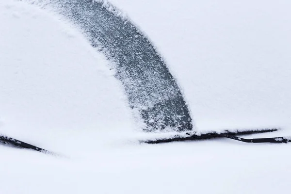 Sprzątanie Śniegu Samochodu Zimie — Zdjęcie stockowe