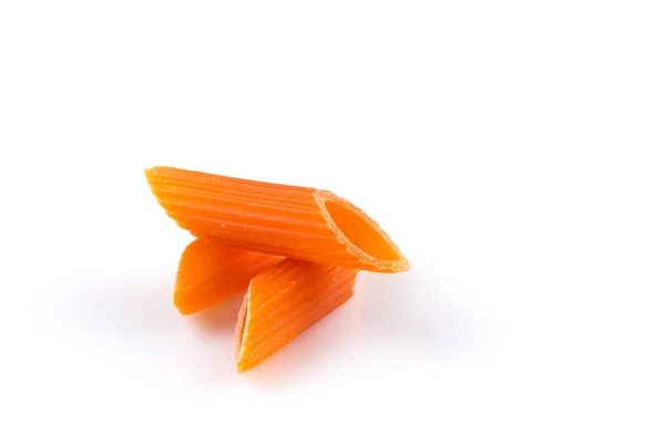 Raw Färgad Pasta Isolerad Vit Bakgrund Tomat Spenat Och Vete — Stockfoto