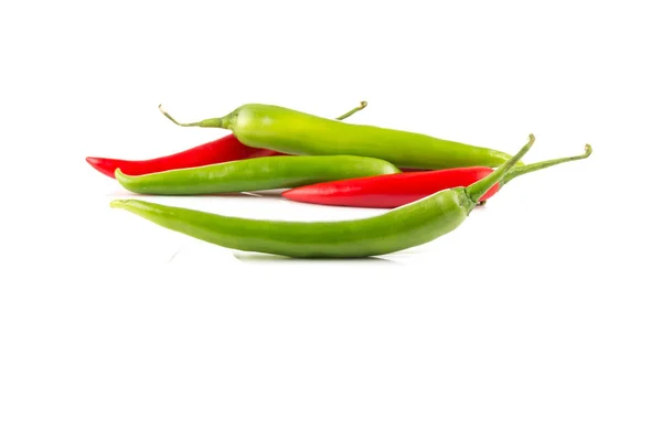 Zelené Červené Chili Pepper Izolovaných Bílém Pozadí — Stock fotografie