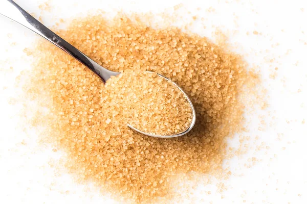 Bruine Suiker Een Lepel Witte Achtergrond — Stockfoto