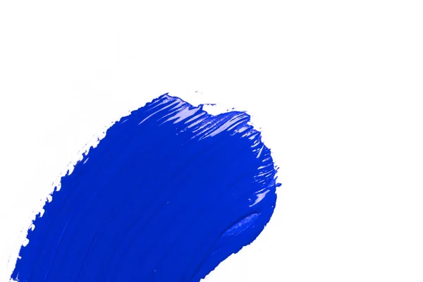 白い紙の上の絵筆の青いストローク — ストック写真