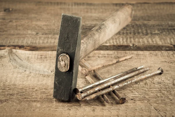 Vintage Old Hammer Rusty Nails Wood Table Background — Stock Photo, Image