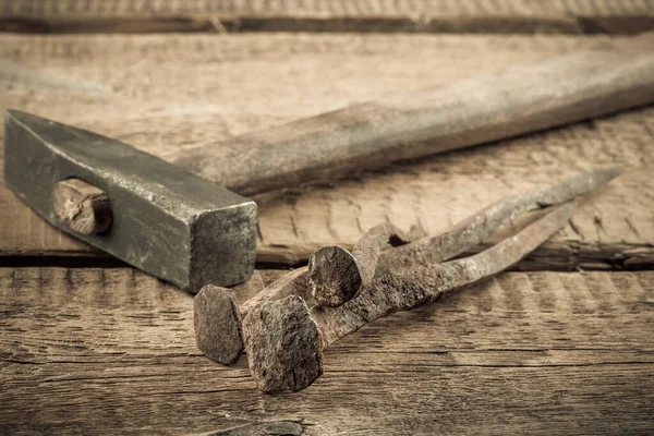 stock image Vintage old hammer with rusty nails on wood table background