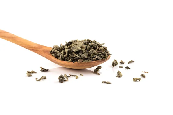 Μπαρούτι Πράσινο Τσάι Κουτάλι Απομονωθεί Λευκό Φόντο — Φωτογραφία Αρχείου