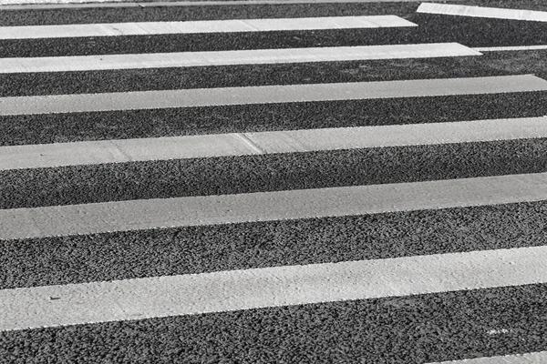 Пешеходная Зебра Пересекает Белые Полосы Дороге — стоковое фото