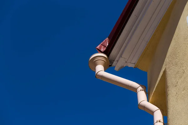Rain Gutters Old Home Blue Sky Background — Stock Photo, Image