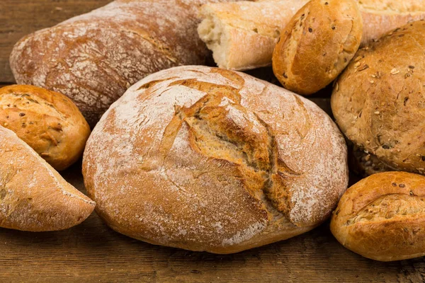 Detail Tradiční Chleba Dřevěný Stůl — Stock fotografie