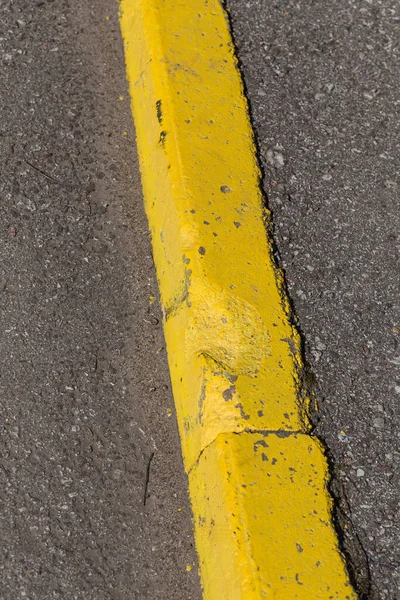 Yellow Curb Stone Border Asphalt Road — Stock Photo, Image