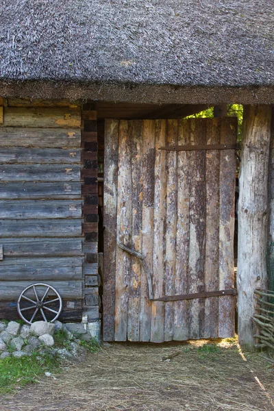 Пейзаж Деревенской Деревянной Двери Коровника — стоковое фото
