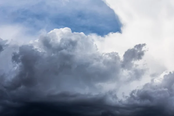 Donkere Onweerswolken Net Voor Regen — Stockfoto