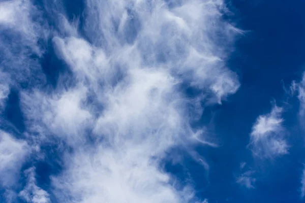 Sfondo Cielo Blu Con Nuvole Bianche — Foto Stock