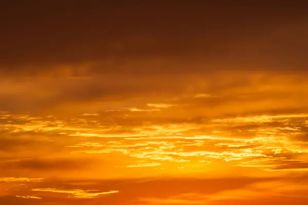 Žhavé Zářivě Oranžové Žluté Barvy Západu Slunce Obloha — Stock fotografie